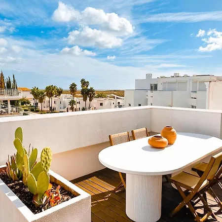 Apartment Penthouse Sea View, 2 Pools And Private