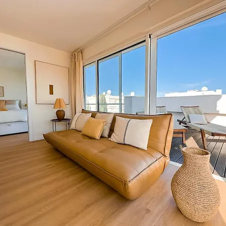Penthouse Sea View, 2 Pools And Private Apartament